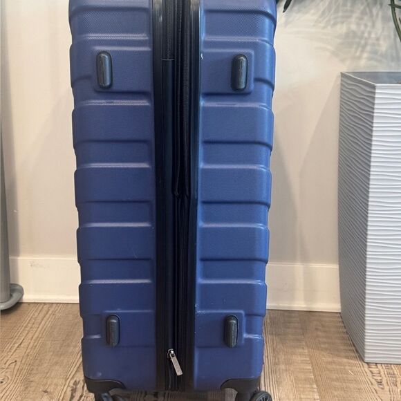 Travelers Club Madison 1Pc Expandable Spinner Luggage suitcase - Picture 14 of 15